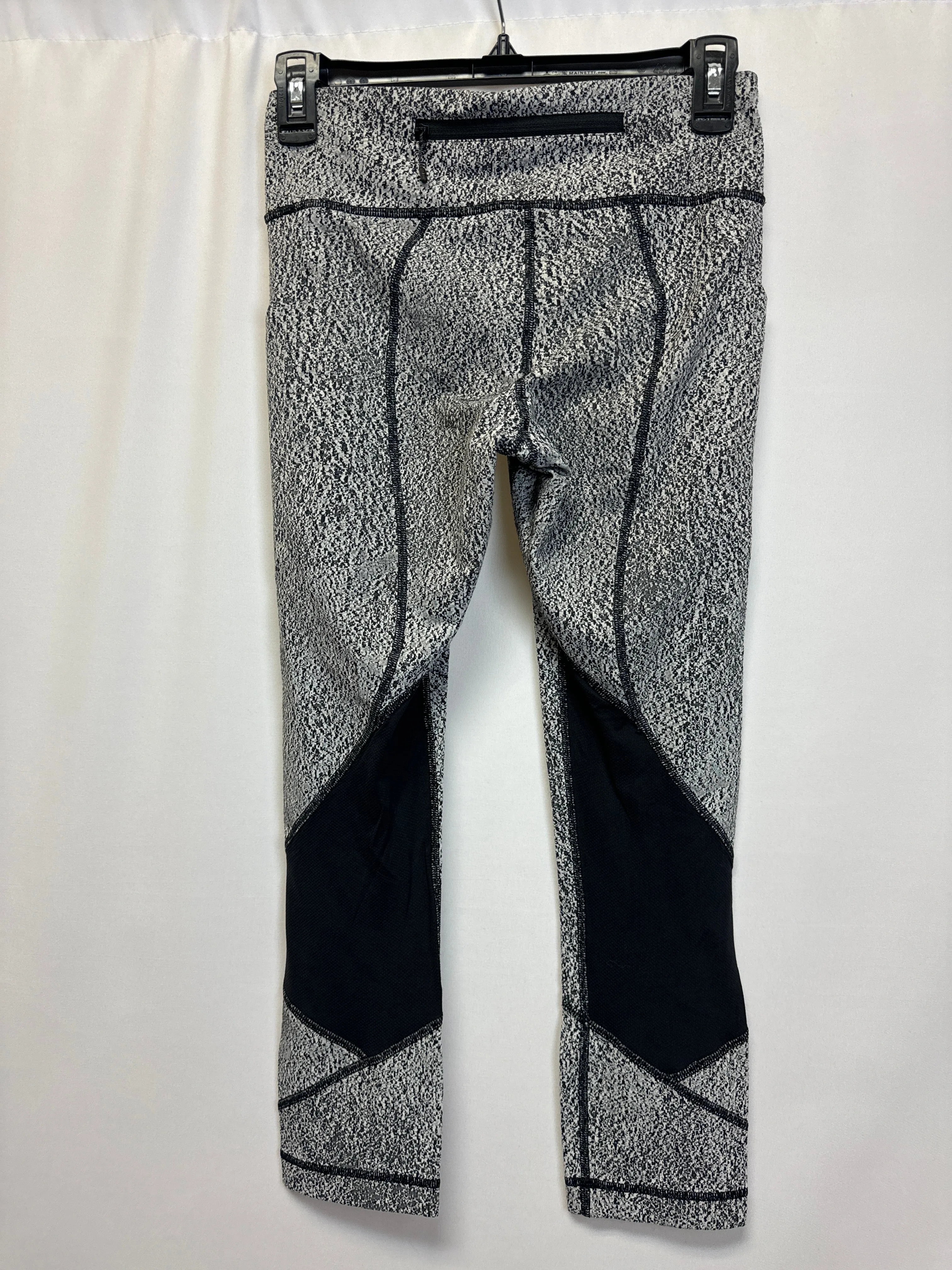 Athletic Leggings By Lululemon  Size: 4