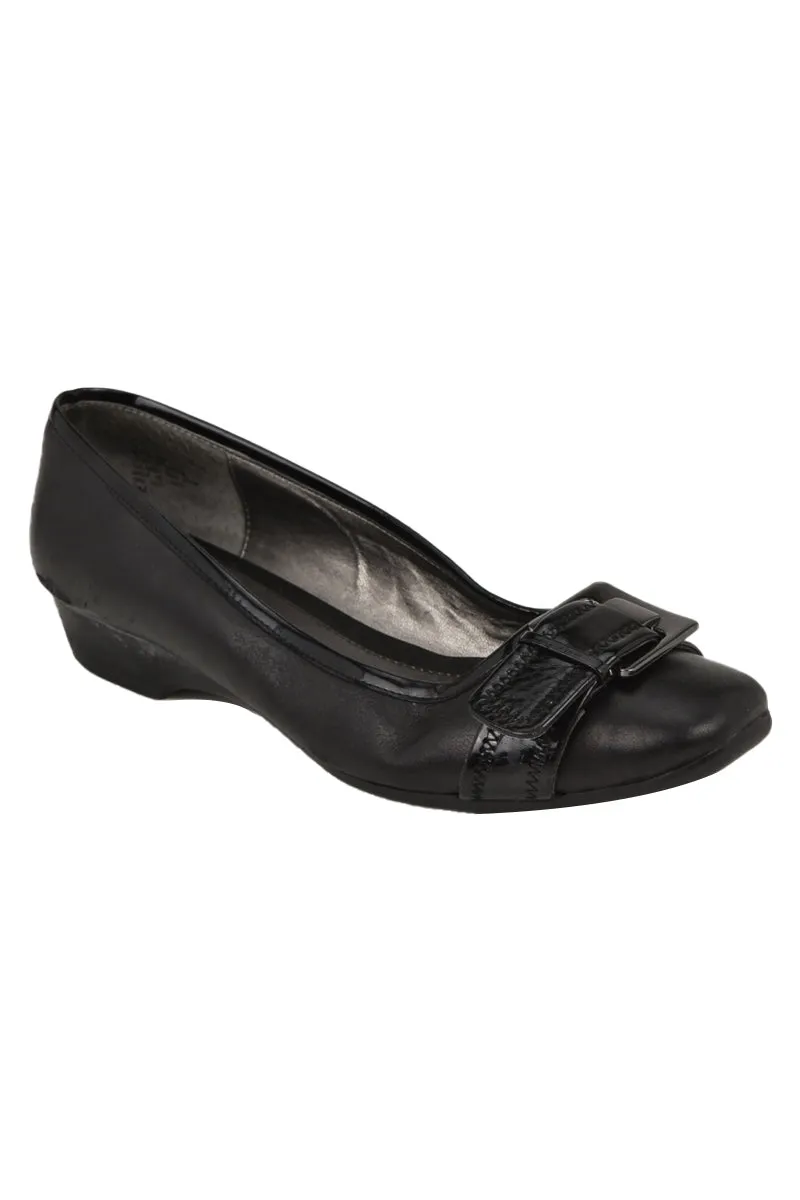 Bandolino Flats