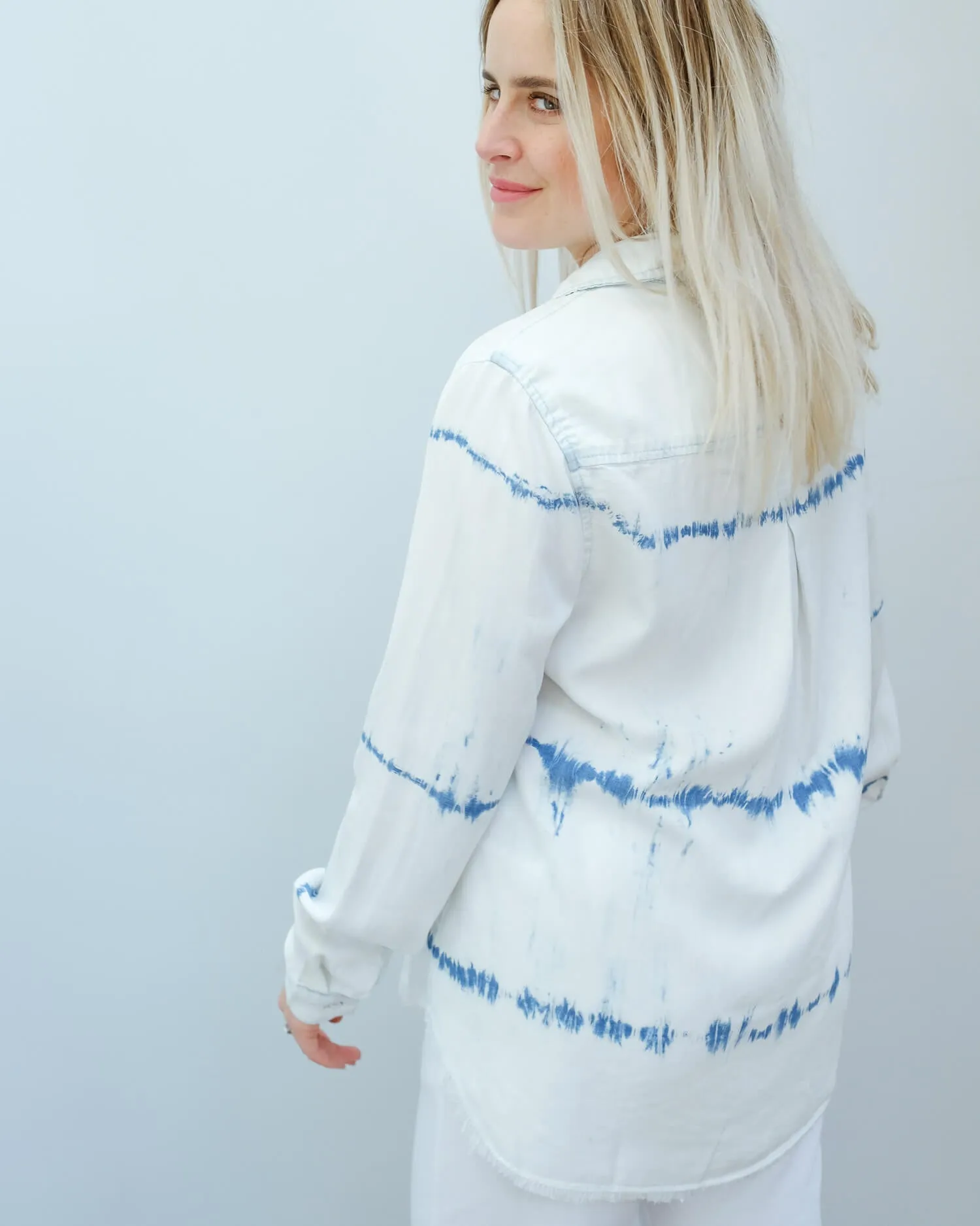 BD 2194 Frayed hem shirt in indigo white out