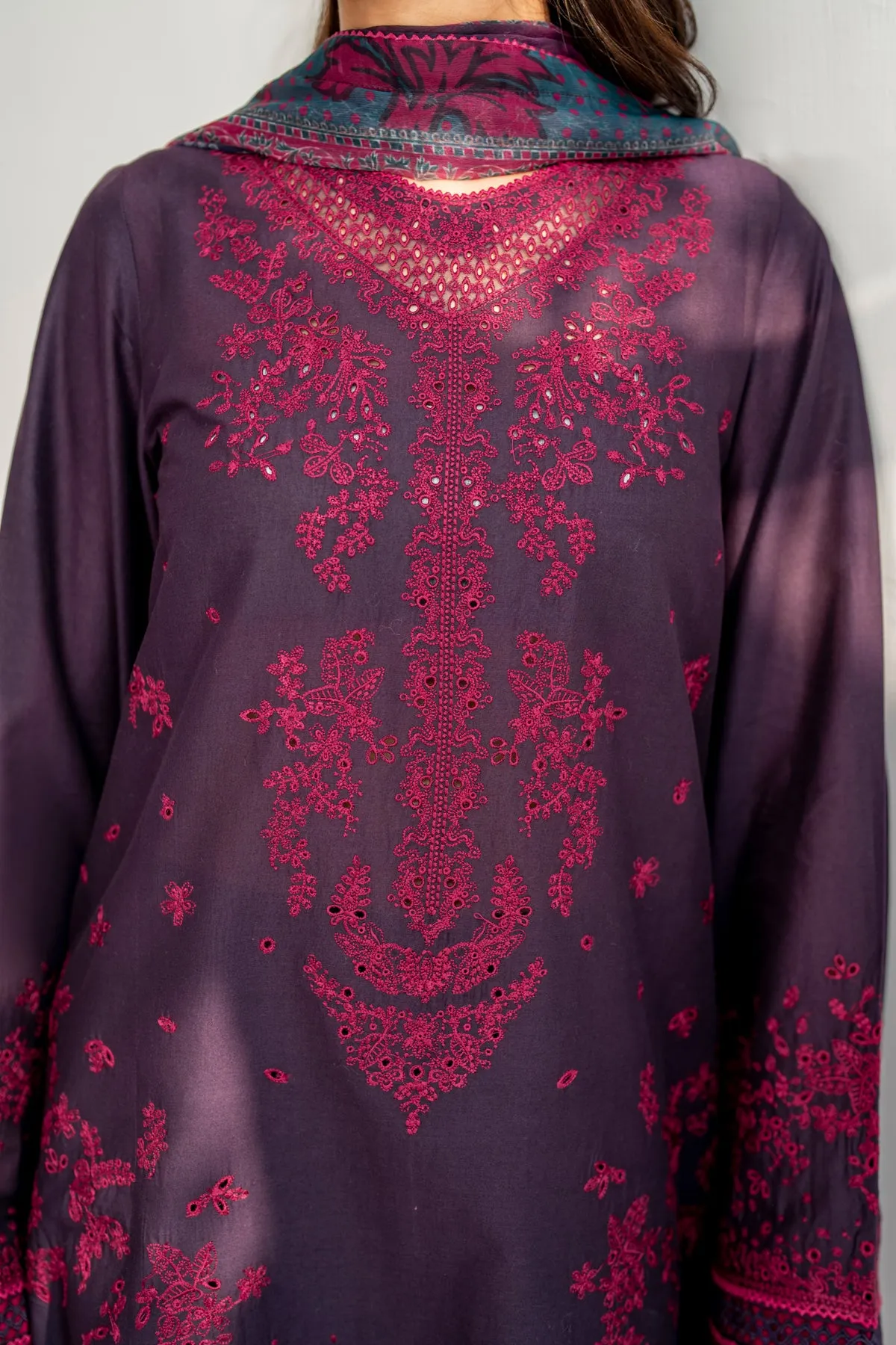 Embroidered Lawn USE - 9091