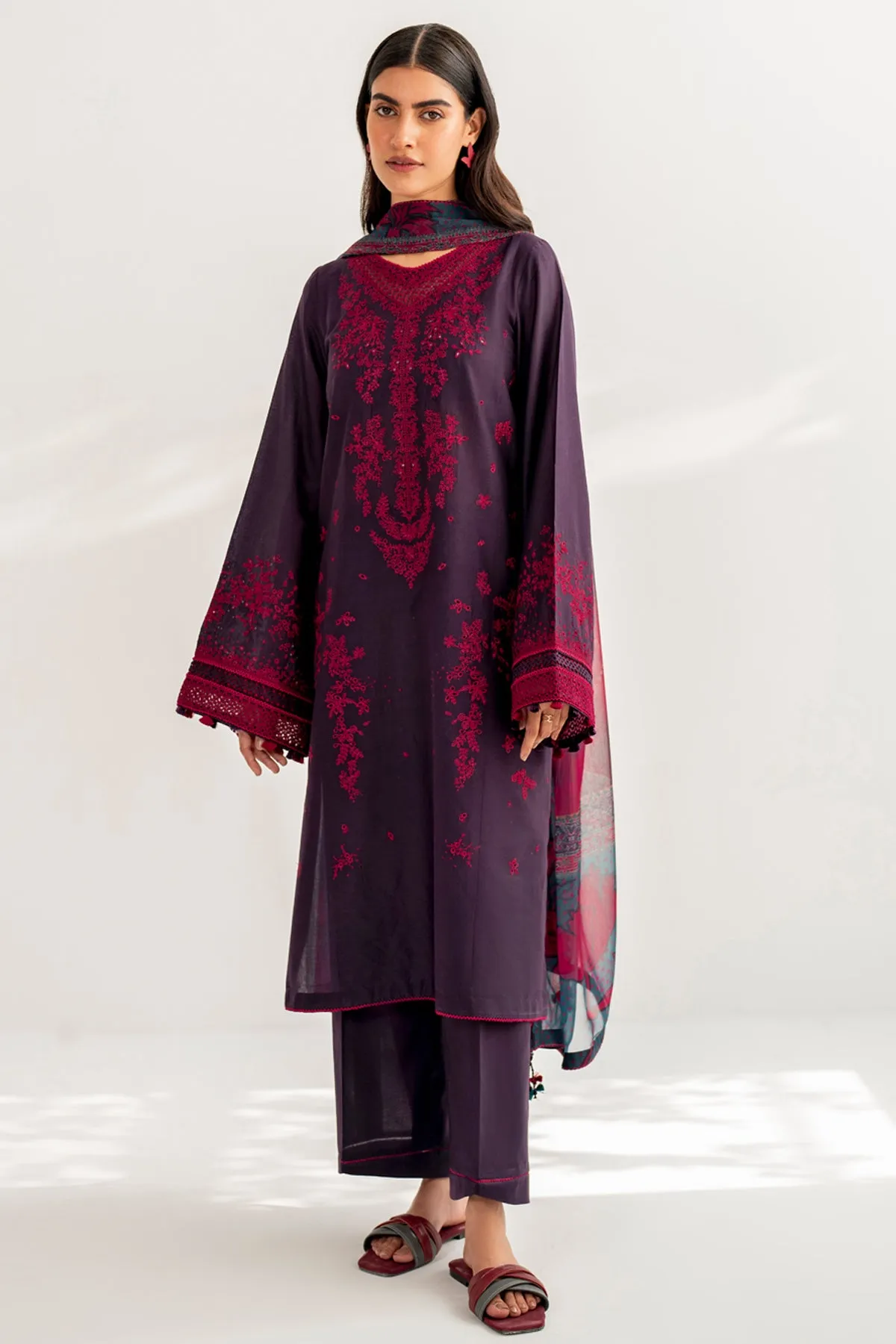 Embroidered Lawn USE - 9091