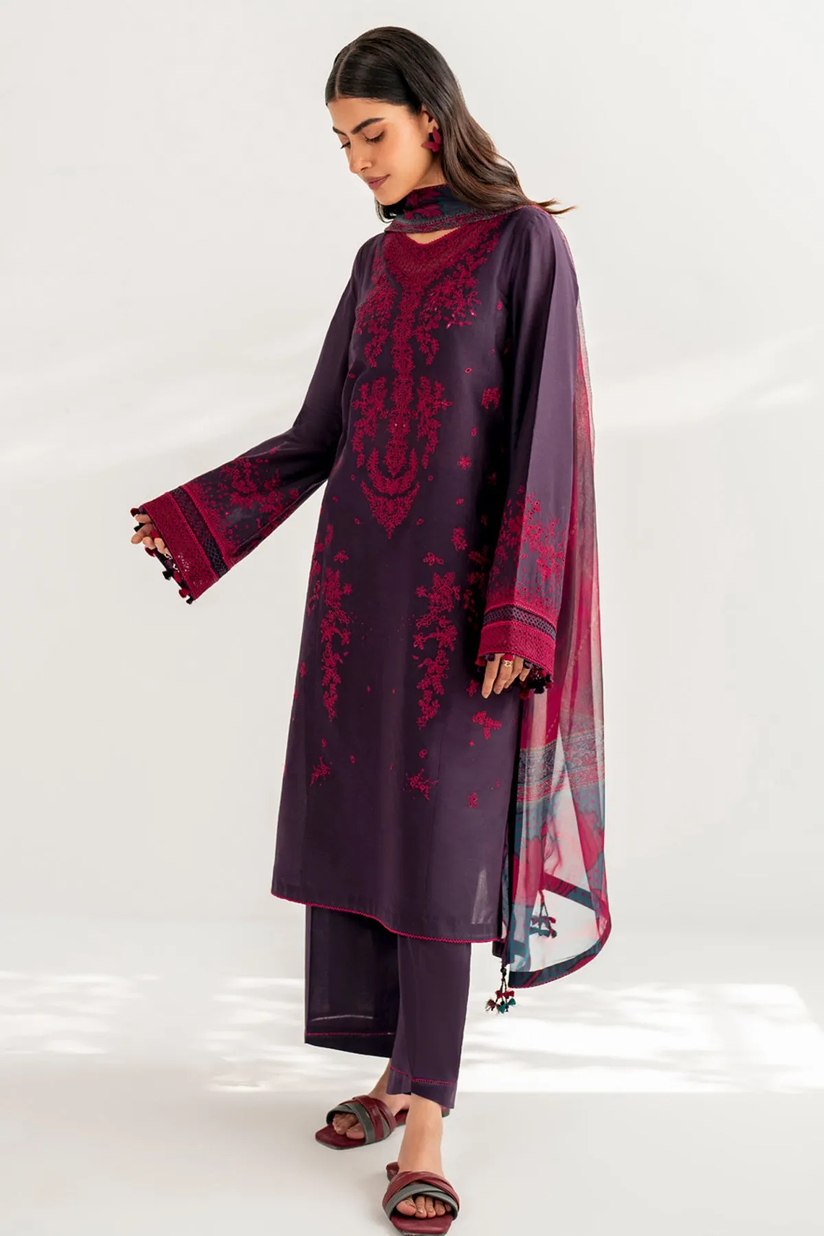 Embroidered Lawn USE - 9091