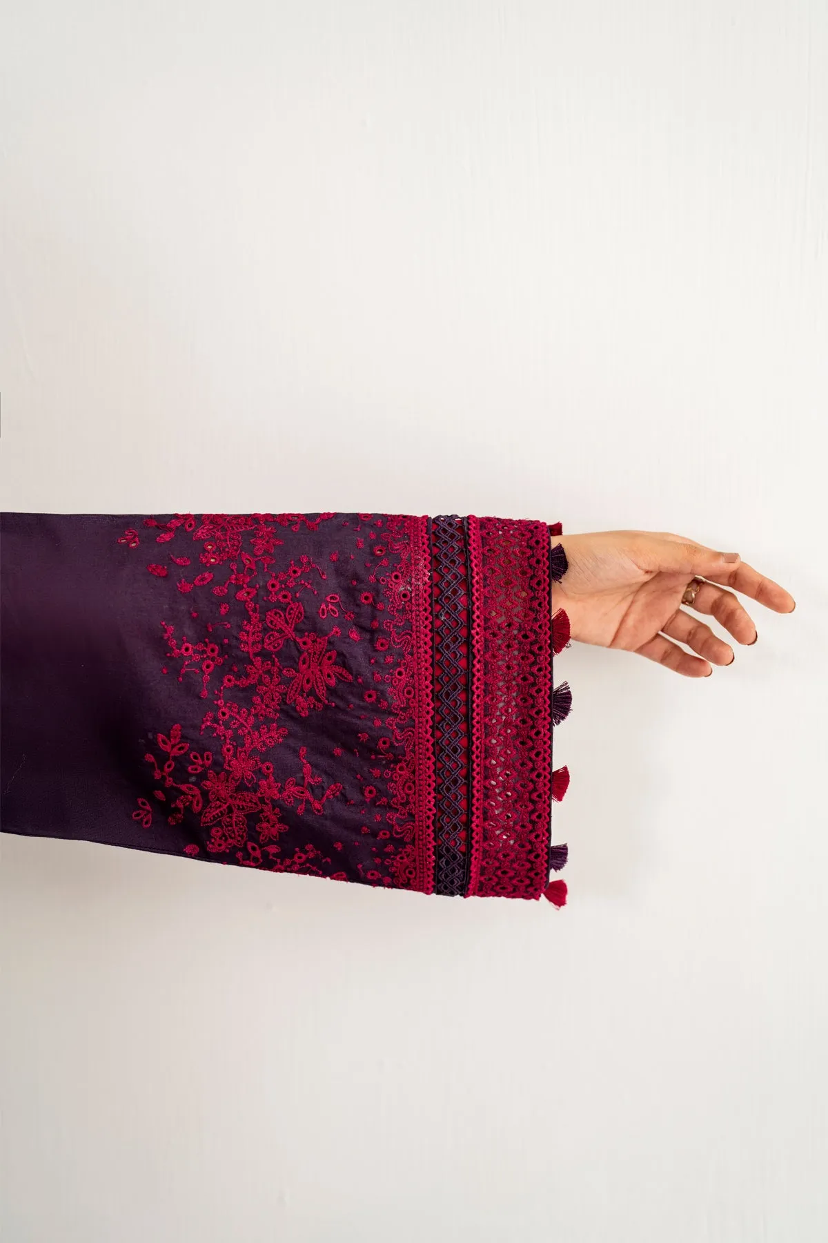Embroidered Lawn USE - 9091