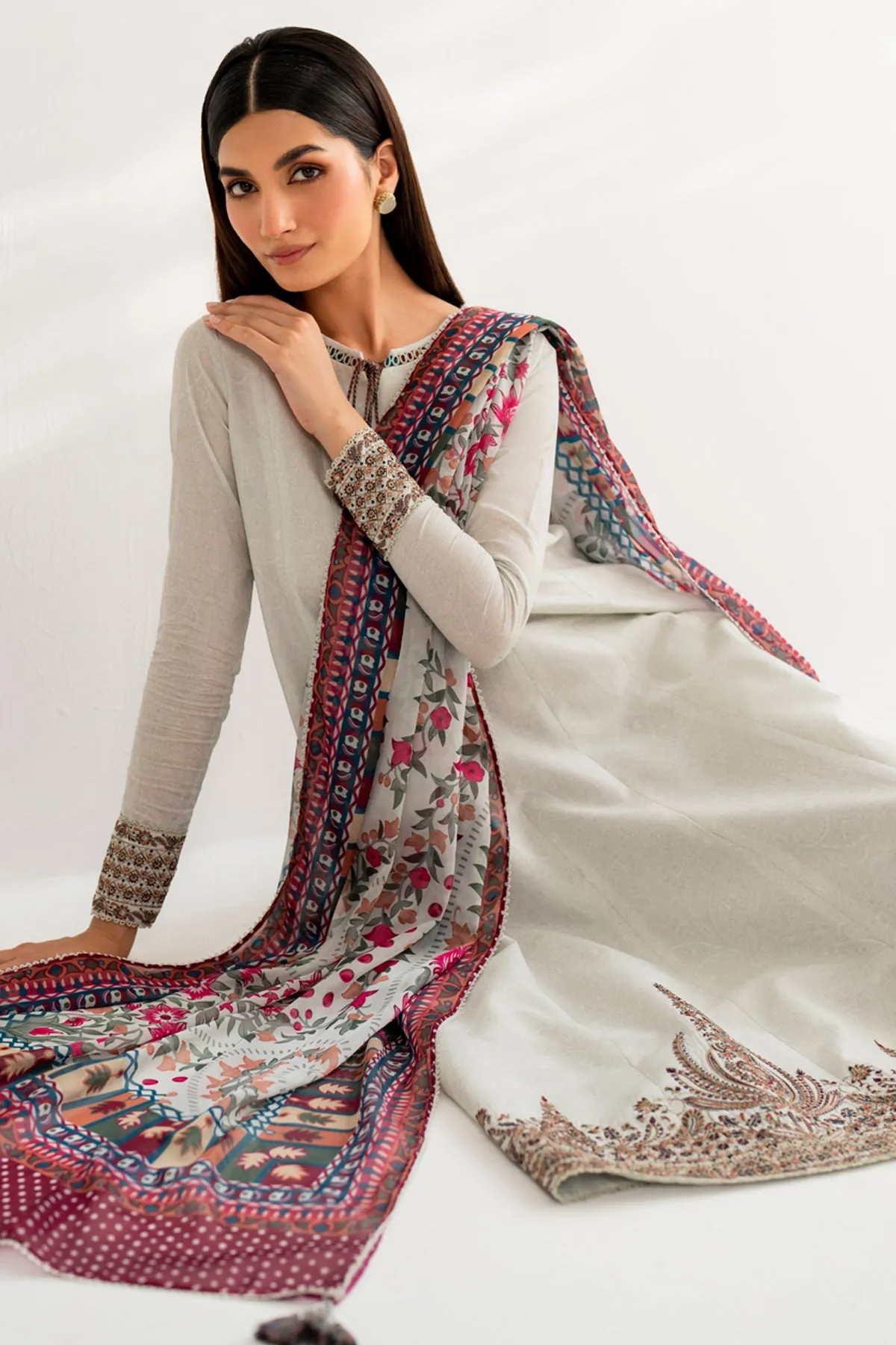 Embroidered Lawn USE - 9093