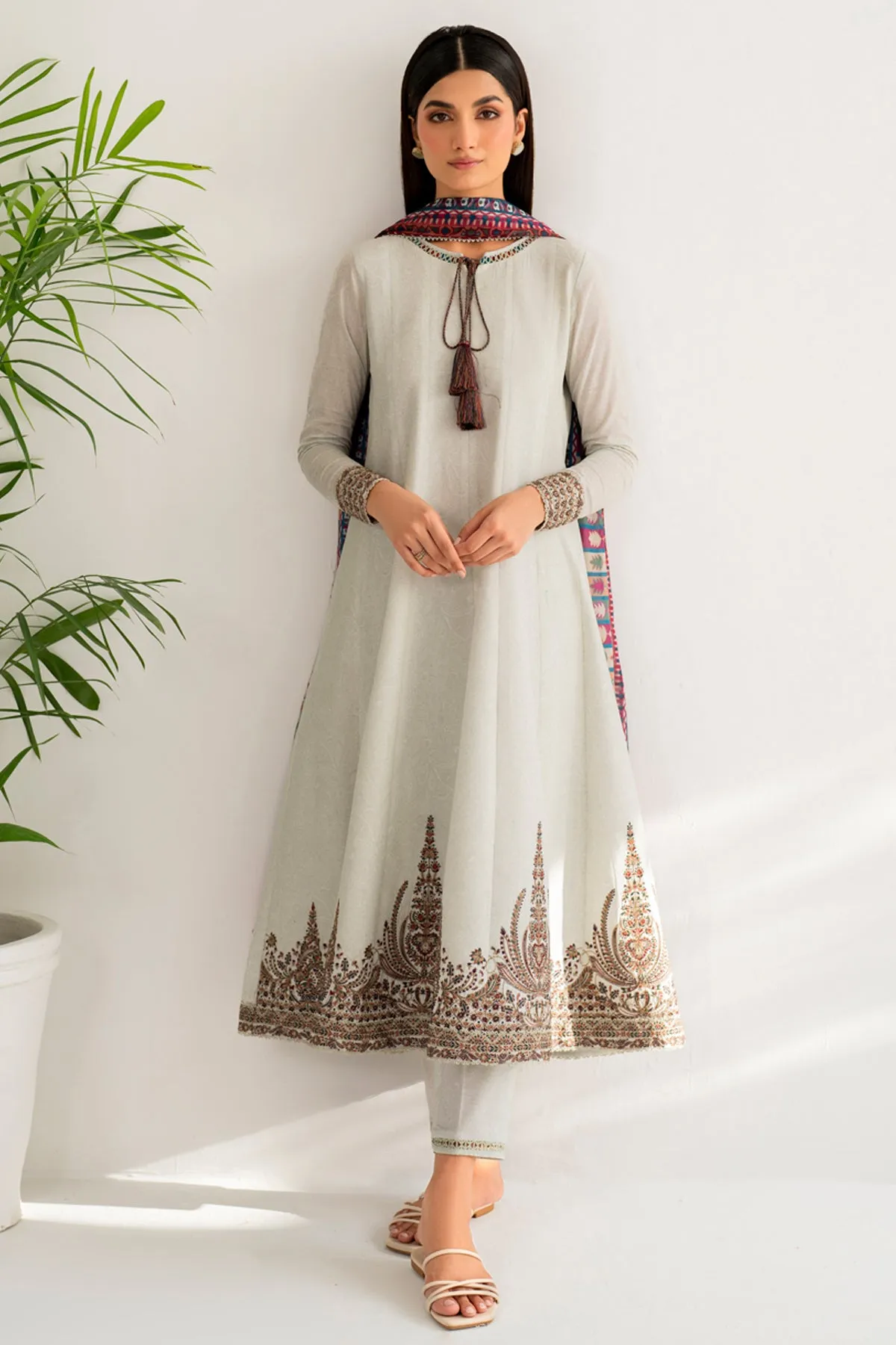 Embroidered Lawn USE - 9093