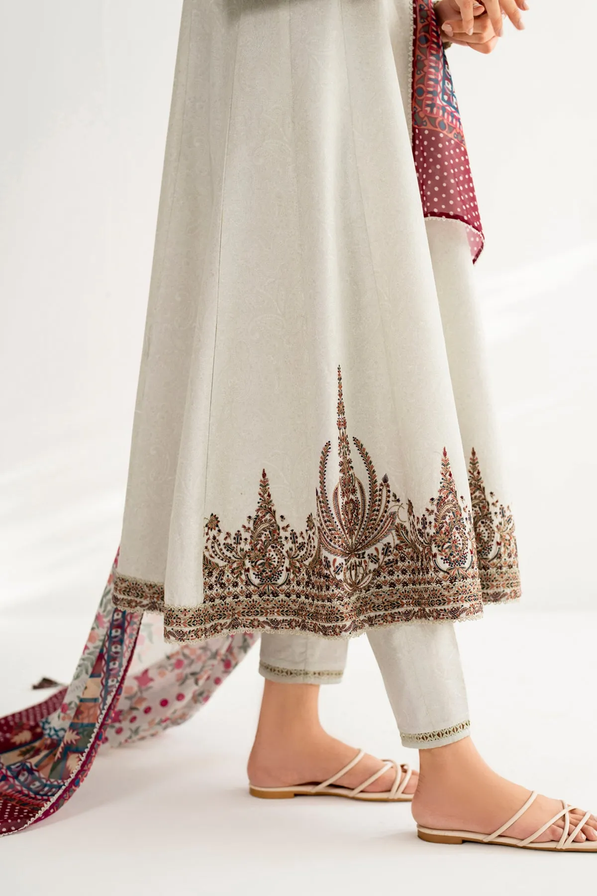 Embroidered Lawn USE - 9093