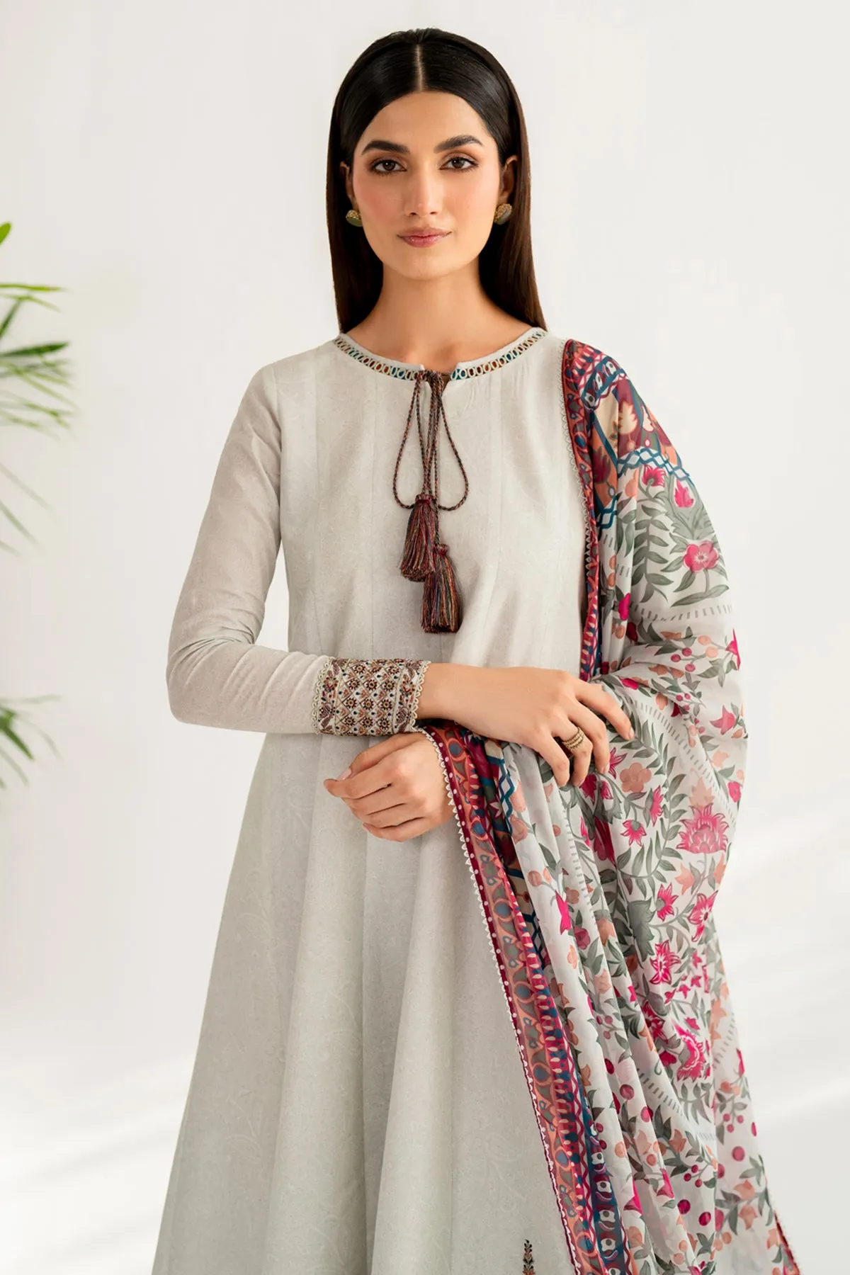 Embroidered Lawn USE - 9093