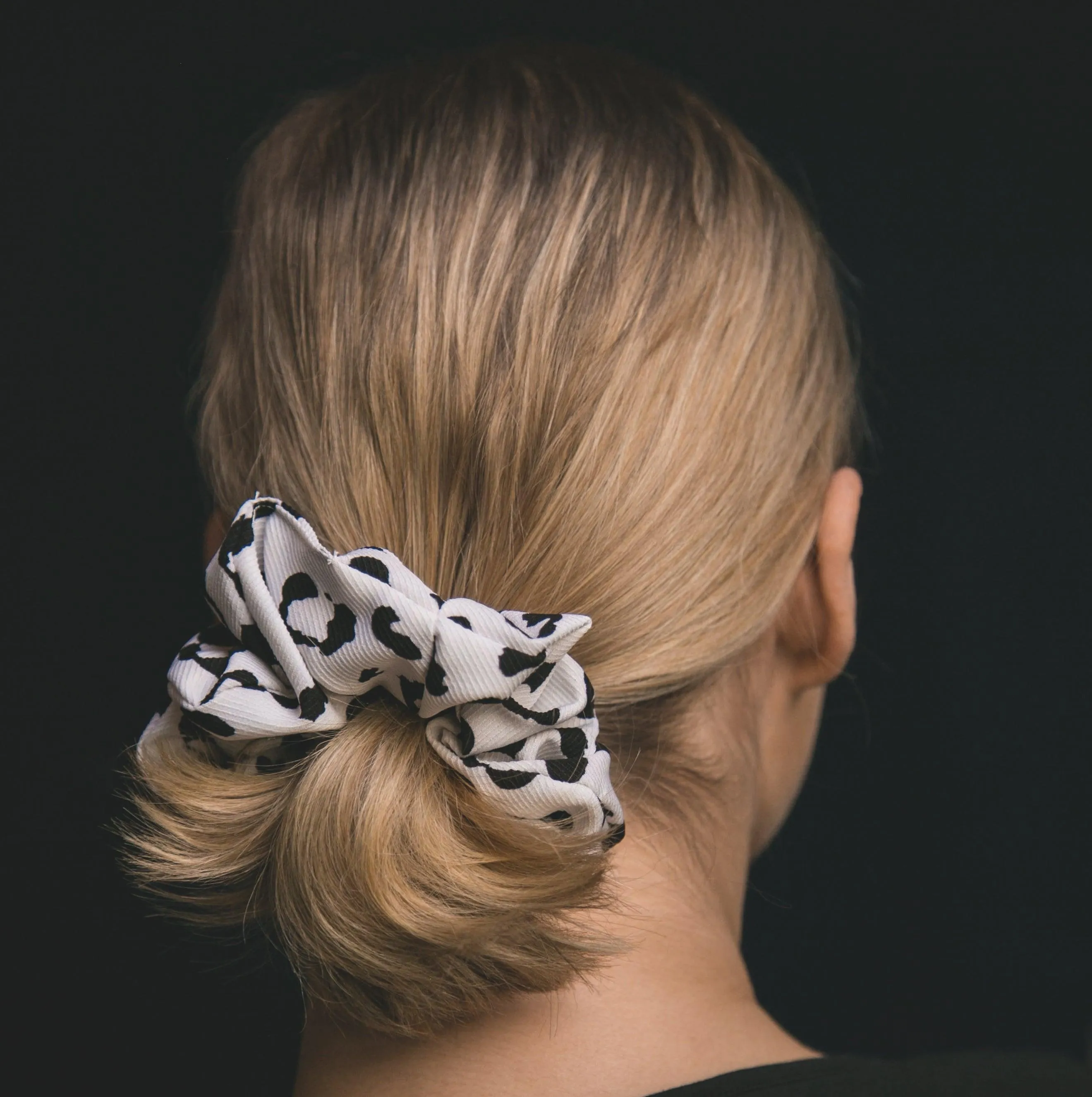 Kamali Leopard Print Scrunchie - White