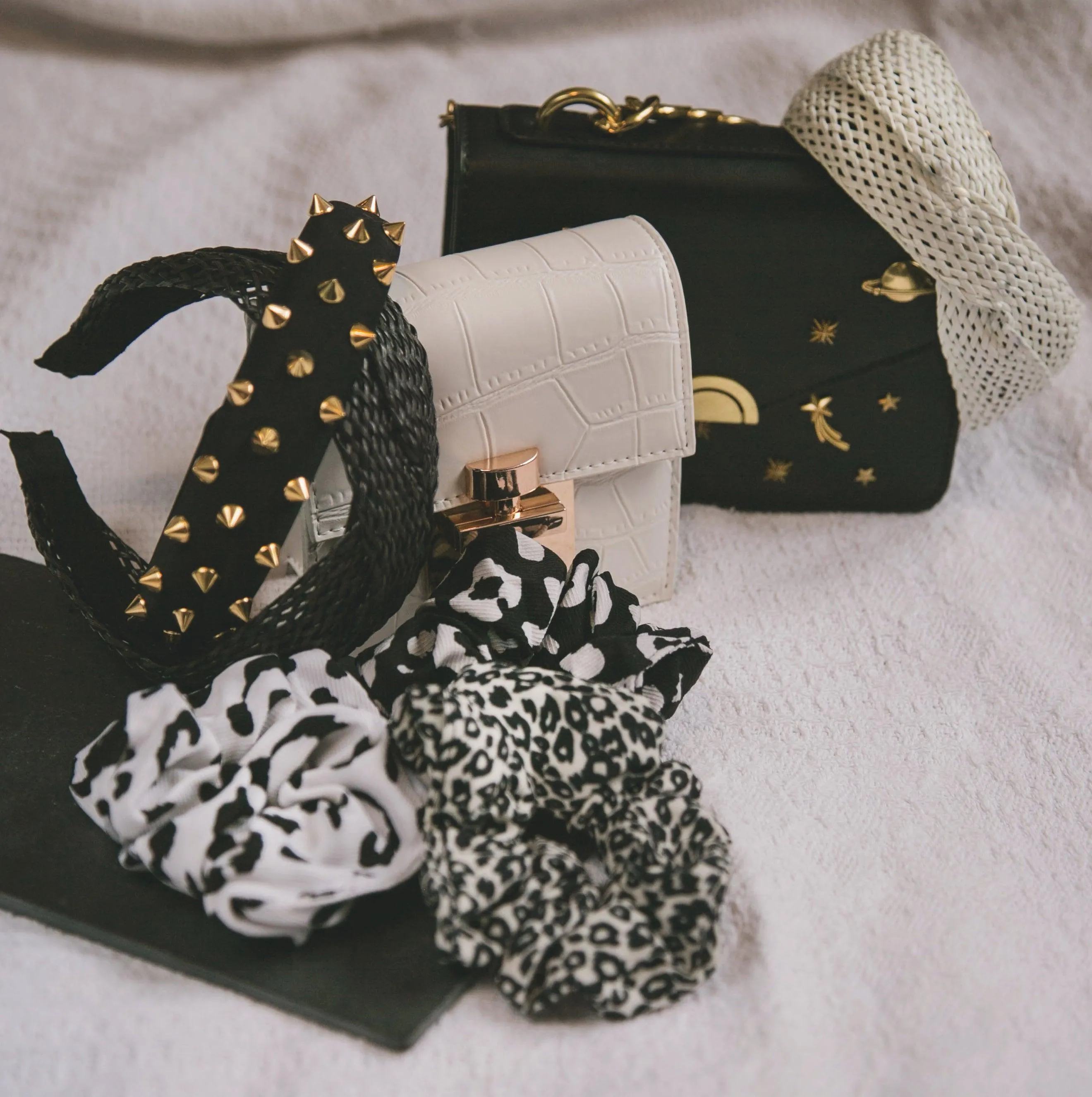 Kamali Leopard Print Scrunchie - White