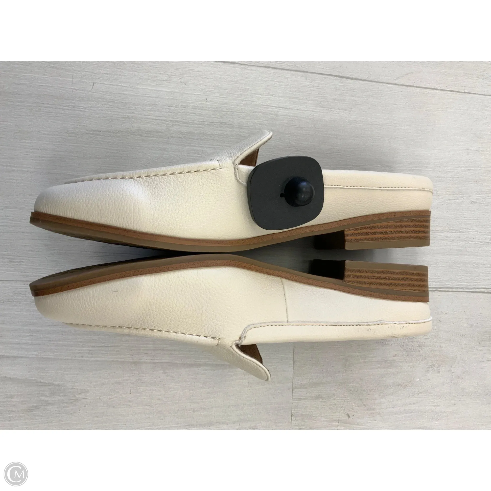 Shoes Flats By Aerosoles In White, Size: 9
